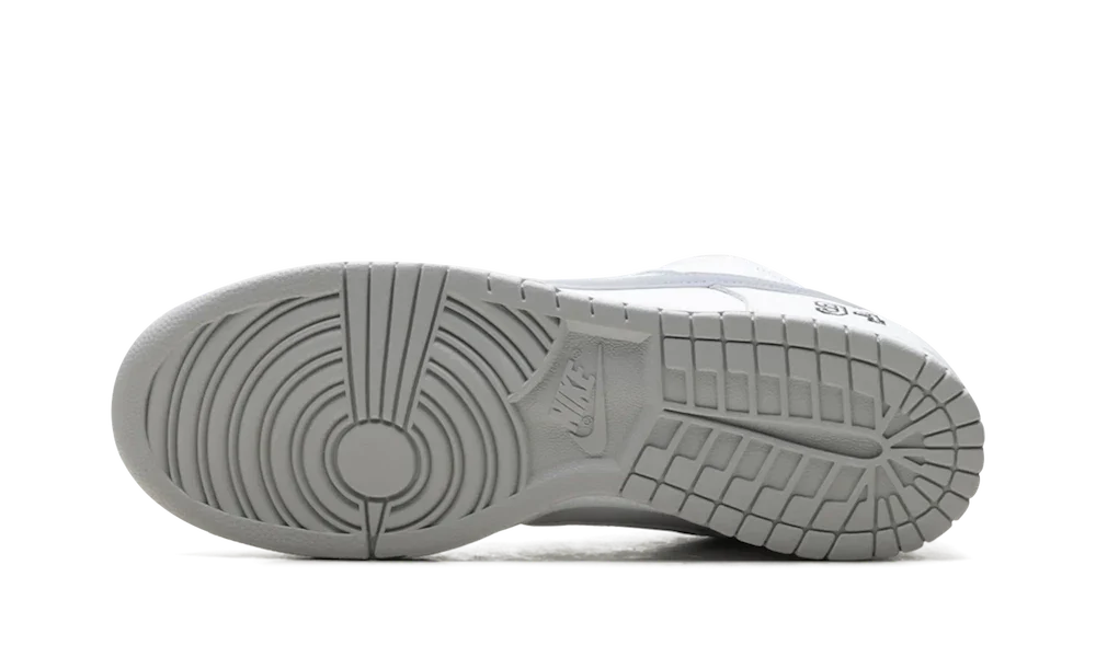 SB Dunk Low Supreme White Metallic Silver