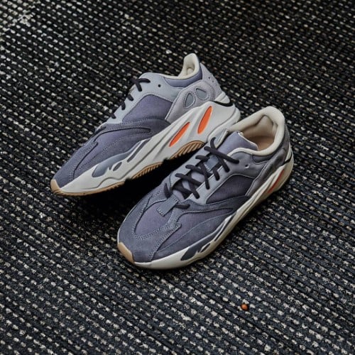 Yeezy 700 Magnet